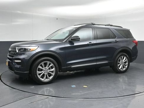 Certified 2024 Ford Explorer XLT w/ Equipment Group 202A AWD/4WD image 4