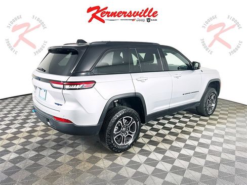 Used 2022 Jeep Grand Cherokee Trailhawk image 7