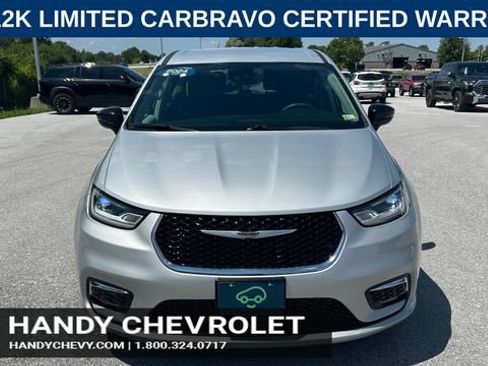 Used 2024 Chrysler Pacifica Touring-L FWD image 8