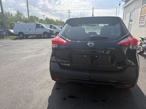 Used 2019 Nissan Kicks SR w/ SR Premium Package FWD image 5