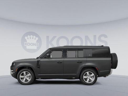 Used 2025 Land Rover Defender 130 S image 4