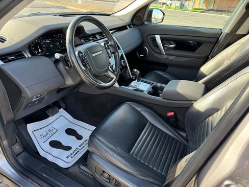 Used 2020 Land Rover Discovery Sport SE image 11