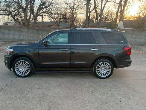 Used 2024 Ford Expedition Limited image 8