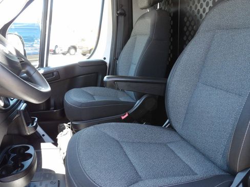 Used 2025 RAM ProMaster 2500 w/ U-Haul Equipment Group FWD image 12