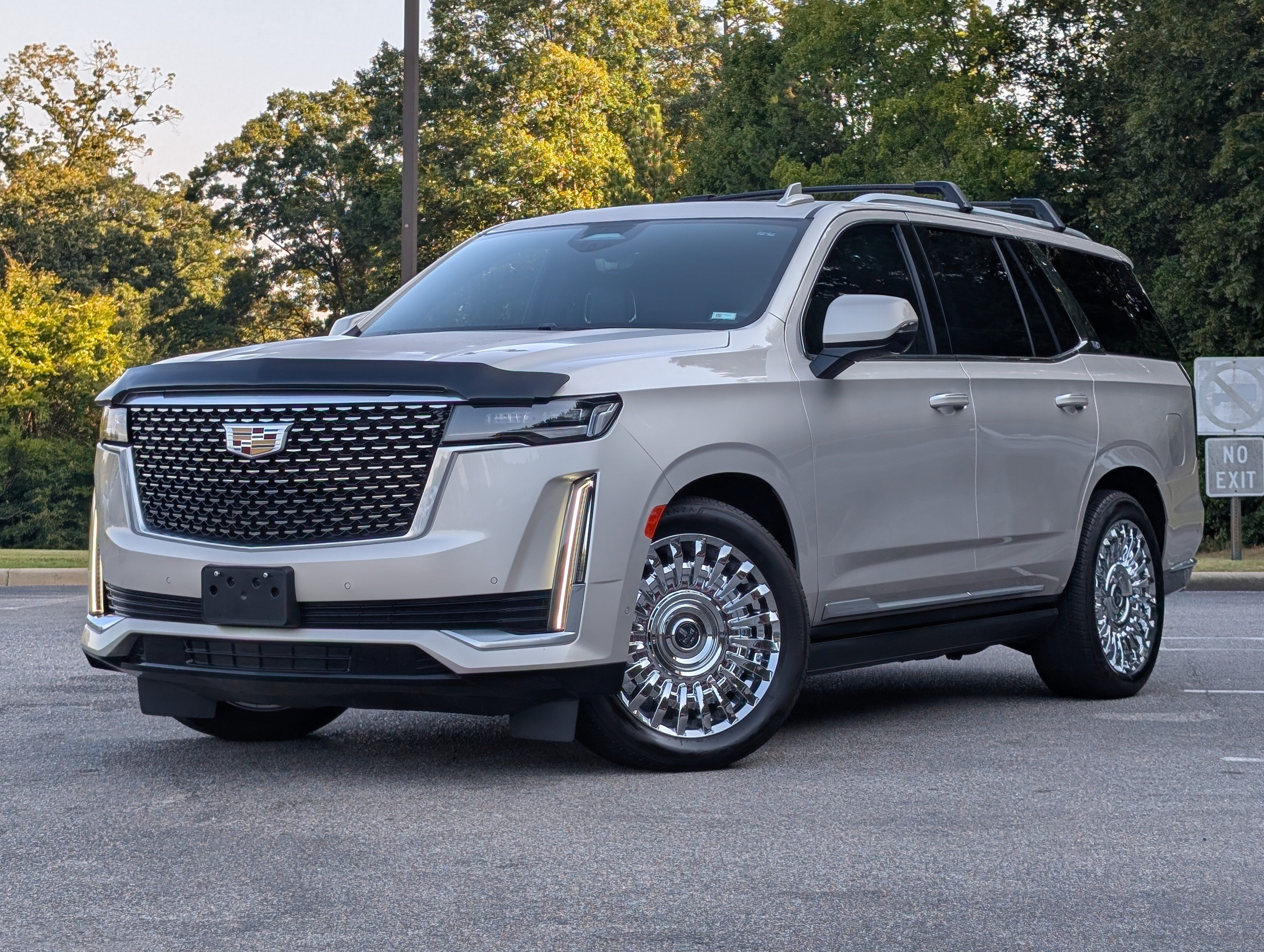 Used 2023 Cadillac Escalade Premium Luxury w/ Performance Package RWD image 4