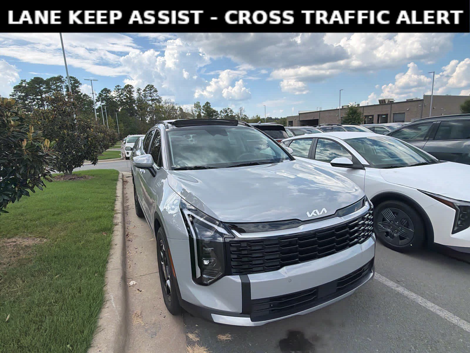 Used 2026 Kia Sportage EX FWD image 3