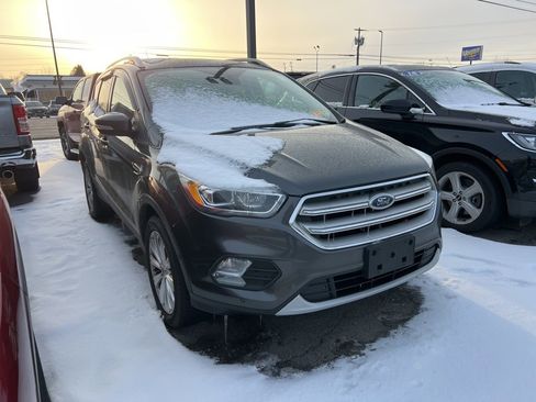 Used 2018 Ford Escape Titanium image 3