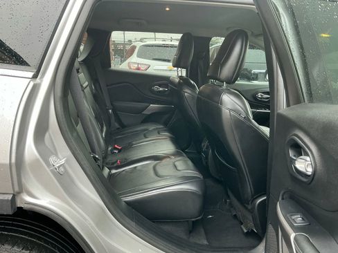 Used 2019 Jeep Cherokee Limited image 15