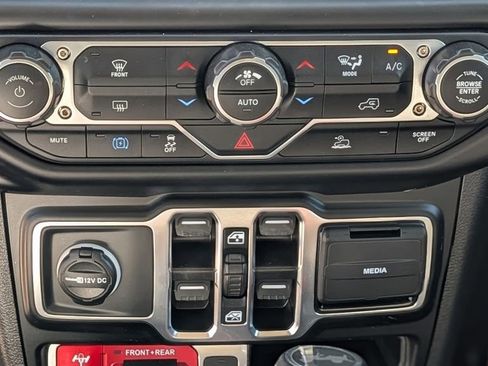 Used 2023 Jeep Wrangler Unlimited Rubicon 4xe AWD/4WD image 16