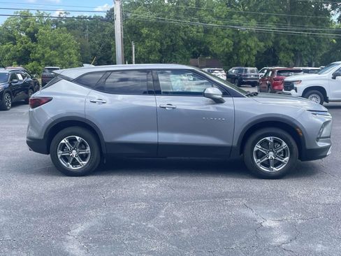 Used 2025 Chevrolet Blazer LT AWD/4WD image 2