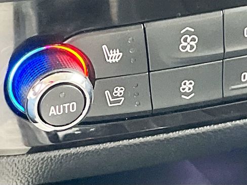Used 2024 Buick Enclave Avenir FWD image 21