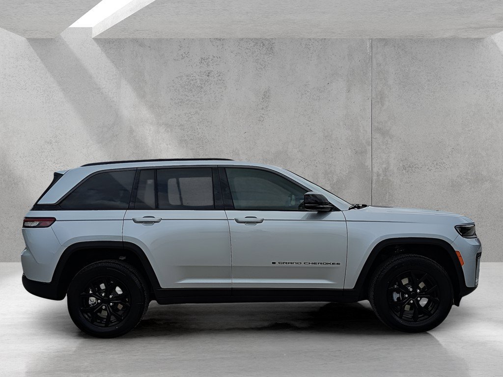New 2026 Jeep Grand Cherokee Altitude RWD image 6