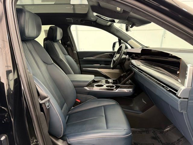 Used 2025 Cadillac Escalade IQ Luxury 2 w/ LPO, Premium Carpet Package AWD/4WD image 22