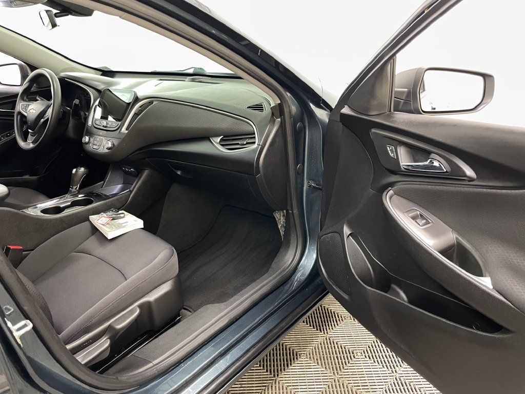 Used 2019 Chevrolet Malibu LS FWD image 29