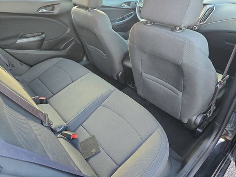Used 2017 Chevrolet Cruze LT w/ Convenience Package FWD image 11