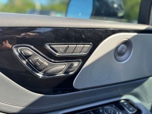 Used 2020 Lincoln Aviator Reserve w/ Equipment Group 202A image 11
