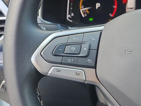 Certified 2025 Volkswagen Taos SEL image 20