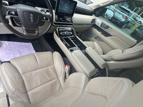 Used 2019 Lincoln Navigator Reserve AWD/4WD image 12