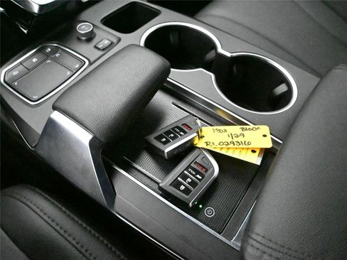 Used 2024 Acura MDX SH-AWD image 5