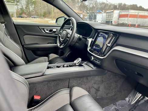 Used 2024 Volvo S60 B5 Plus image 21