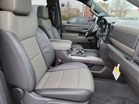 Certified 2024 Chevrolet Silverado 2500 ZR2 w/ Technology Package image 28