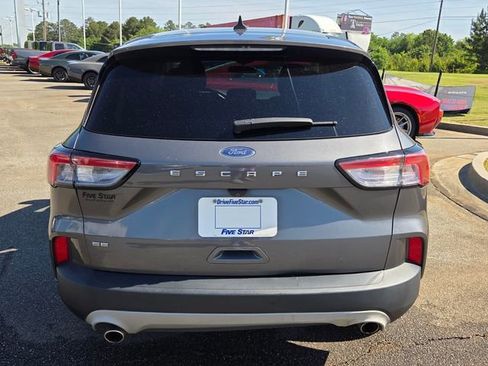 Used 2022 Ford Escape SE w/ Convenience Package FWD image 11