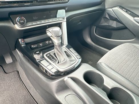 Used 2022 Kia Seltos S FWD image 17