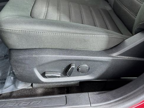 Used 2020 Ford Fusion SE image 22