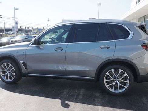 New 2026 BMW X5 xDrive50e image 9