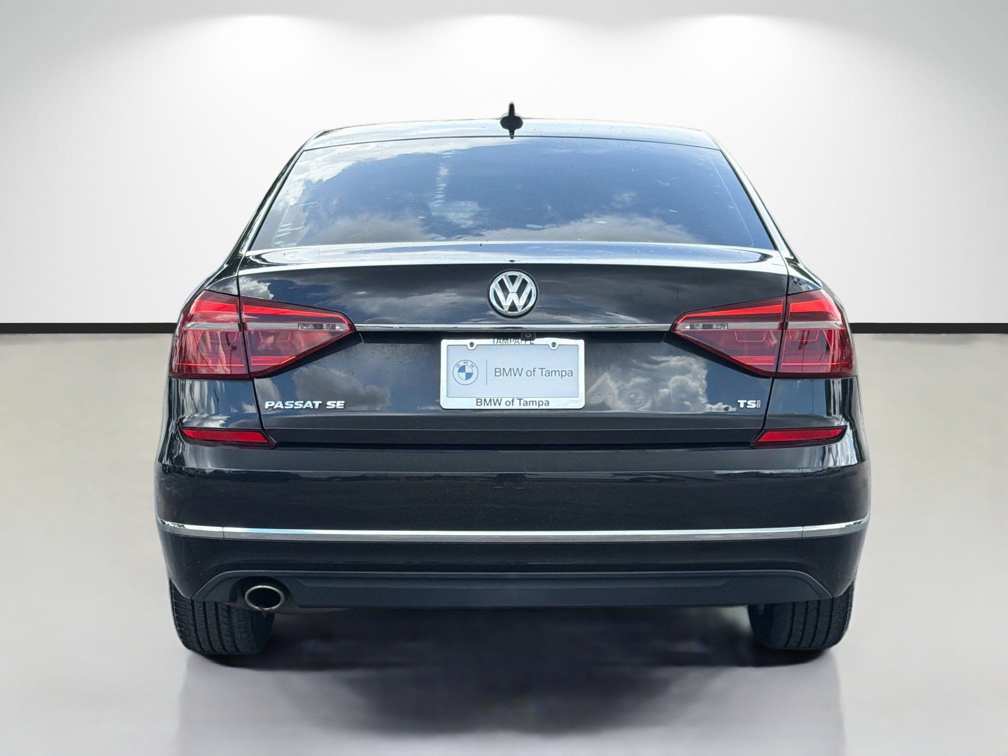 Used 2018 Volkswagen Passat 2.0T SE FWD image 4