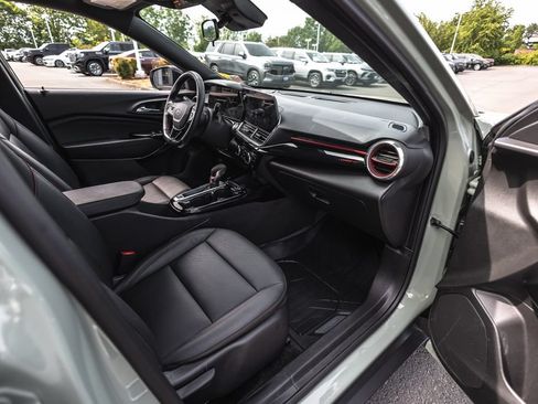 Used 2024 Chevrolet Trax RS w/ Sunroof Package FWD image 27