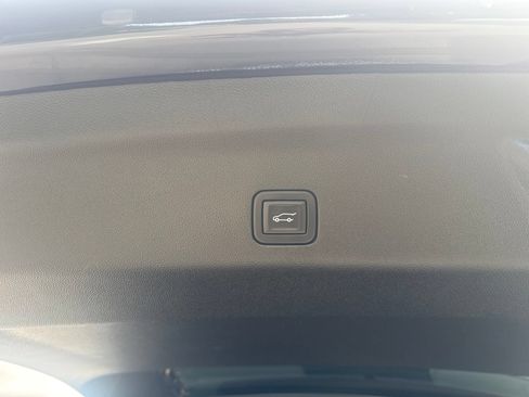 Used 2023 Chevrolet Tahoe Premier AWD/4WD image 16