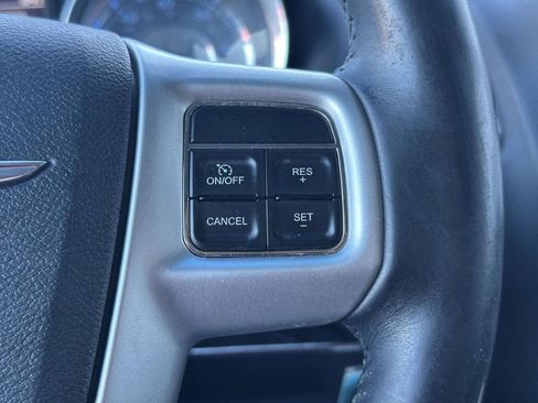 Used 2014 Chrysler Town & Country Touring FWD image 30