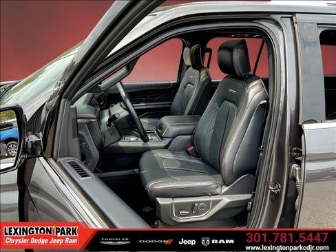 Used 2023 Ford Expedition Platinum AWD/4WD image 20