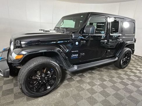 Used 2023 Jeep Wrangler Unlimited Sahara w/ Cold Weather Group AWD/4WD image 6