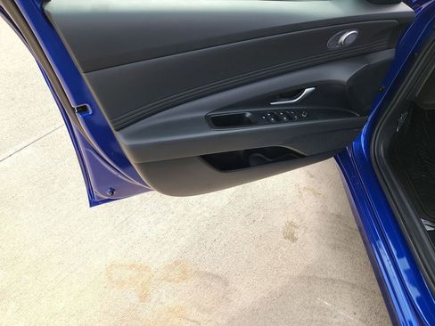 Used 2025 Hyundai Elantra Limited image 29