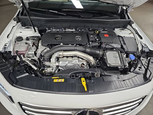 Certified 2026 Mercedes-Benz GLB 250 4MATIC image 32