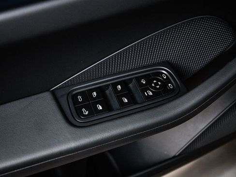 New 2026 Porsche Macan Electric RWD image 22