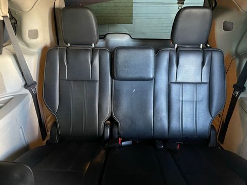 Used 2015 Chrysler Town & Country Touring image 15