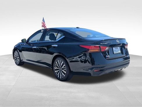 Used 2025 Nissan Altima 2.5 SV FWD image 6