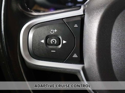 Used 2021 Volvo XC60 T5 Momentum w/ Premium Package image 5