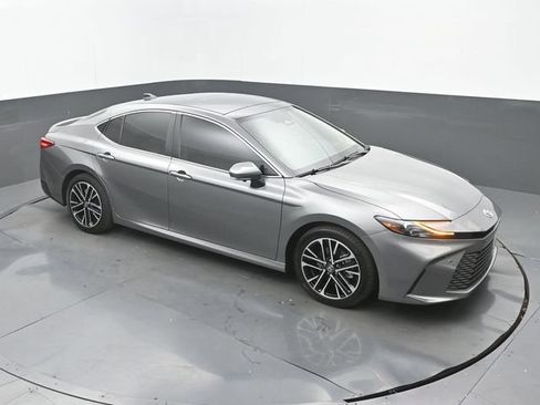 Used 2026 Toyota Camry XLE w/ Premium Plus Package FWD image 27