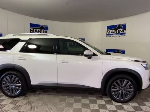 Used 2024 Nissan Pathfinder SL w/ SL Premium Package AWD/4WD image 3