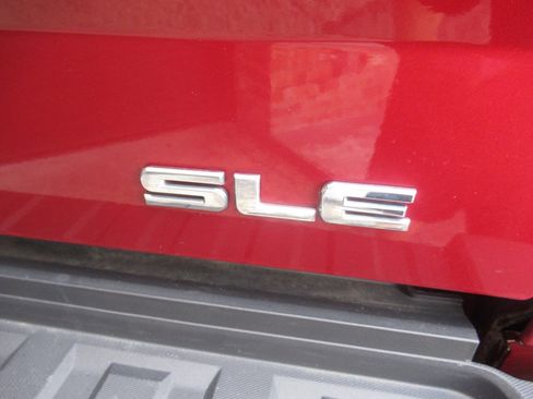Used 2018 GMC Sierra 2500 SLE w/ SLE Preferred Package AWD/4WD image 15