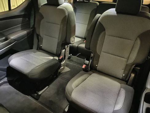 Used 2023 Chevrolet Traverse LT w/ Rear Camera Mirror Package image 23