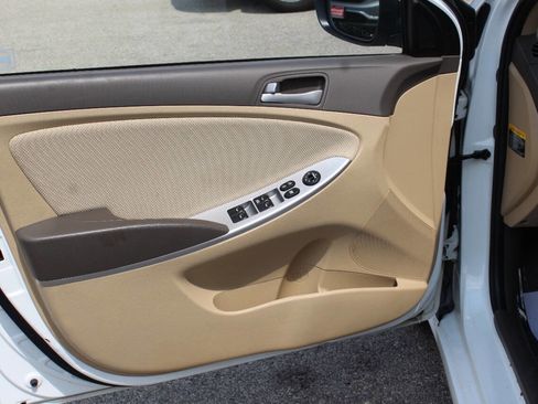 Used 2013 Hyundai Accent GLS image 9