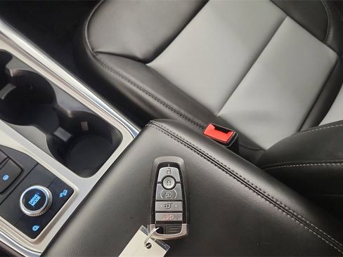 Used 2022 Ford Explorer XLT w/ Equipment Group 202A image 22