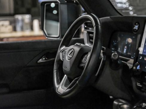 Used 2024 Lexus GX 550 AWD/4WD image 16