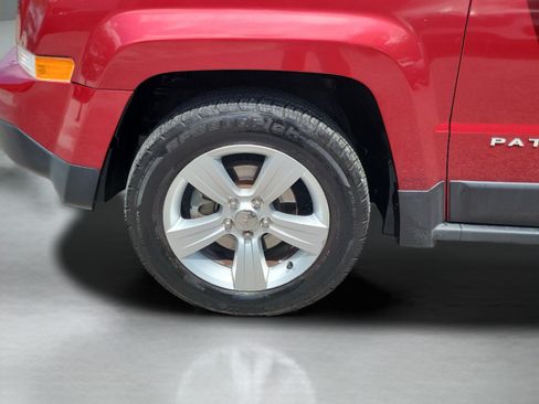 Used 2014 Jeep Patriot Sport w/ Tire & Wheel Group FWD image 30