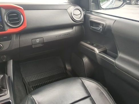 Used 2019 Toyota Tacoma TRD Sport AWD/4WD image 16